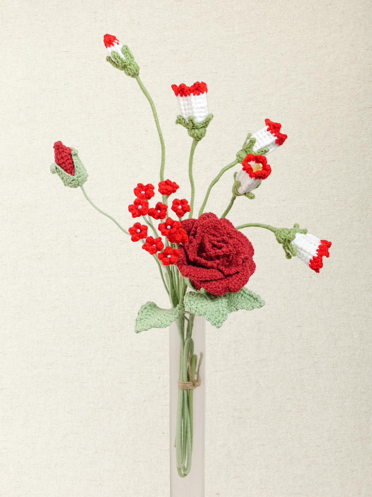 Mini Bouquet – Red & Pink Palette
