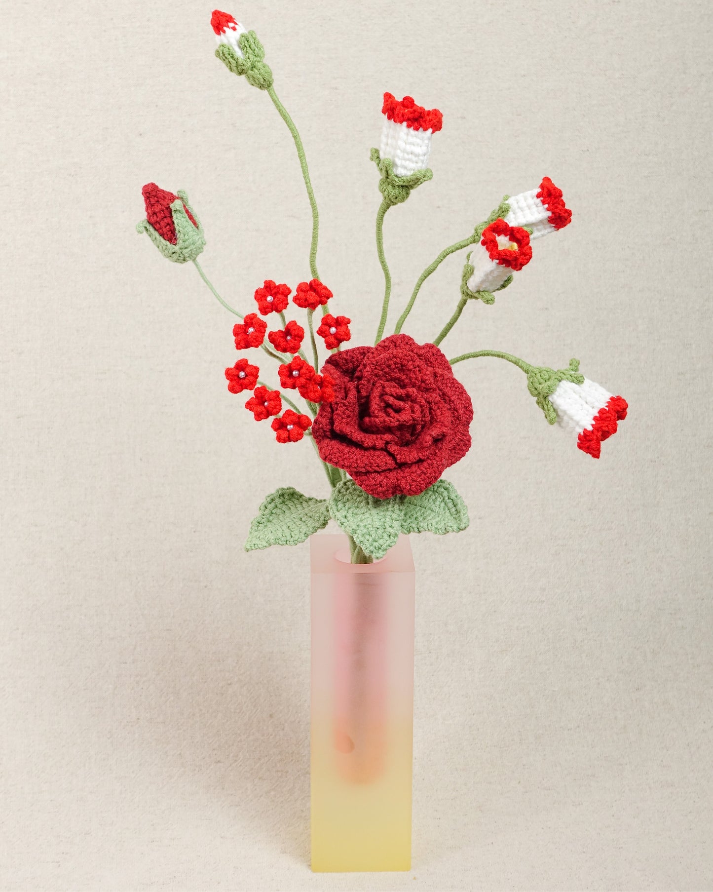 Mini Bouquet – Red & Pink Palette