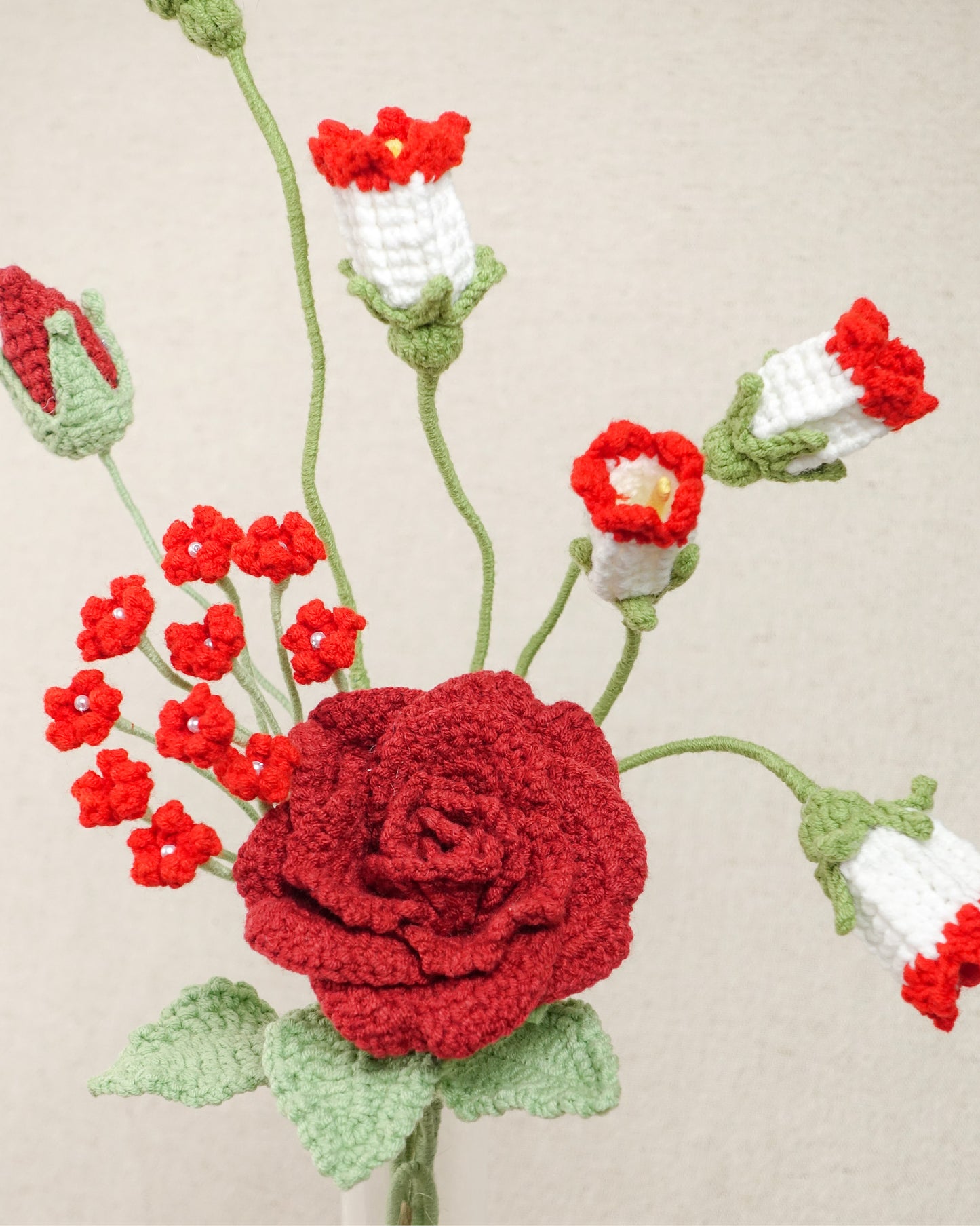 Mini Bouquet – Red & Pink Palette