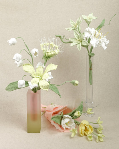 Mini Bouquet – Soft White & Green Palette