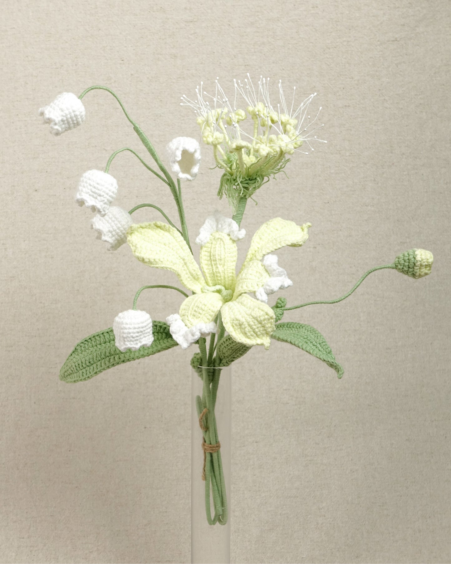 Mini Bouquet – Soft White & Green Palette