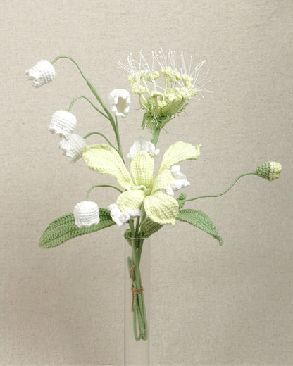 Mini Bouquet – Soft White & Green Palette