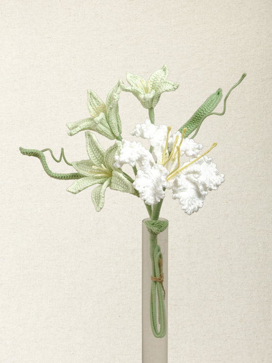 Mini Bouquet – Soft White & Green Palette